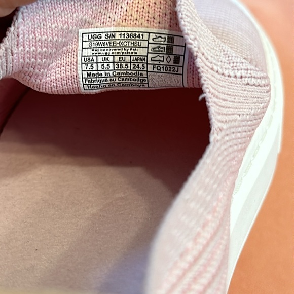 New UGG  Loafers. Pink. Size 7.5. - Picture 9 of 9